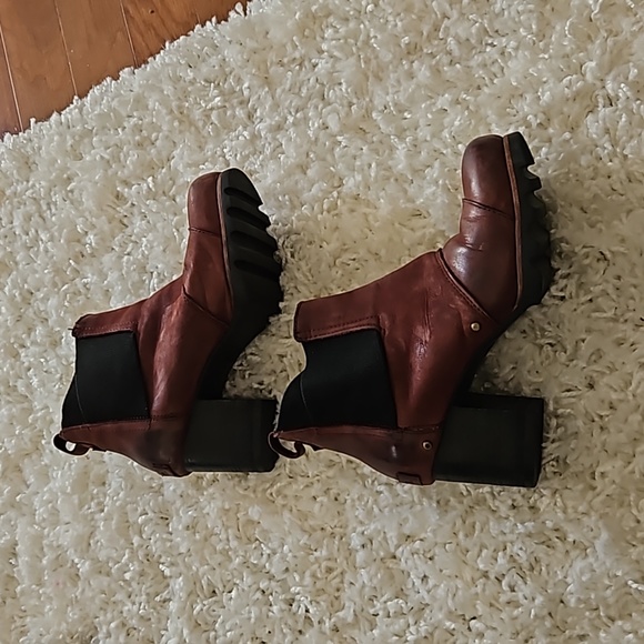 SOREL Addington Slip-on Waterproof Leather Elastic Gores Chelsea Boot Size 7 - Picture 4 of 16